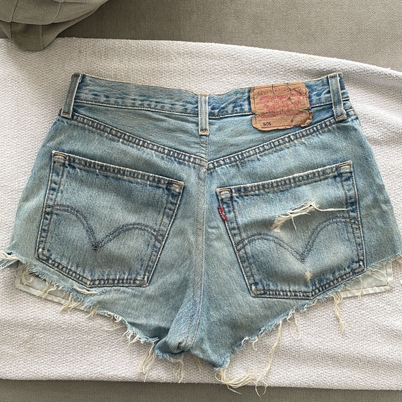Vintage Levi’s Mid-Rise Denim Shorts - Picture 2 of 5